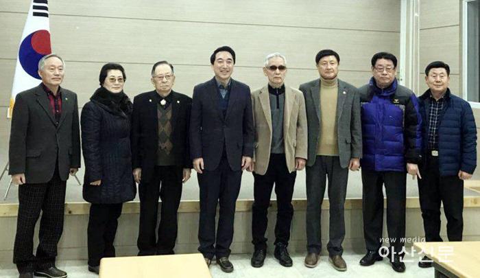 사진1. 계룡 보훈단체를 만나 간담회를 가진 박수현(왼쪽 네번째) 충남도지사 예비후보.jpg