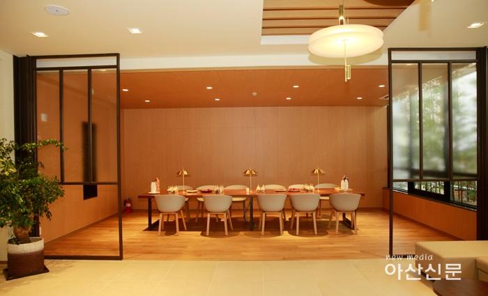 사진 3. 산학협력관 학생중심 창의 학습공간_회의실_수정.jpg