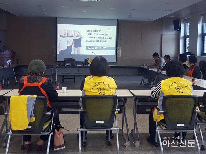 4. 온양4동 행복키움, 3월회의 및 물품나눔 - 1번 사진.jpg