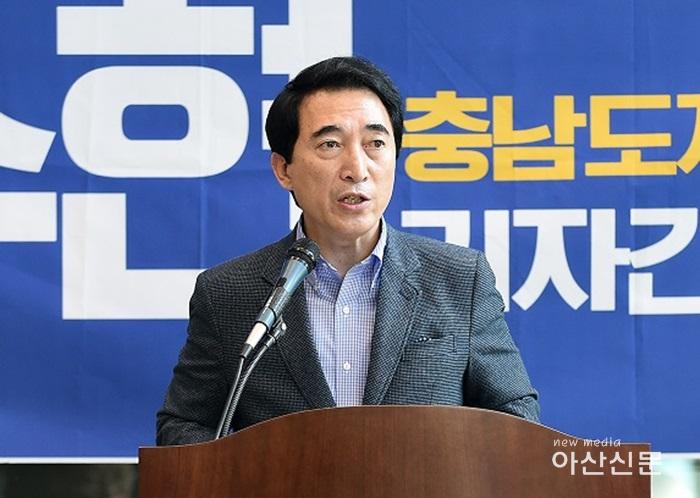 사진1. 박수현 더불어민주당 충남도지사 예비후보가 13일(화) 아산시청에서 정책 기자간담회를 갖고 있다.jpg