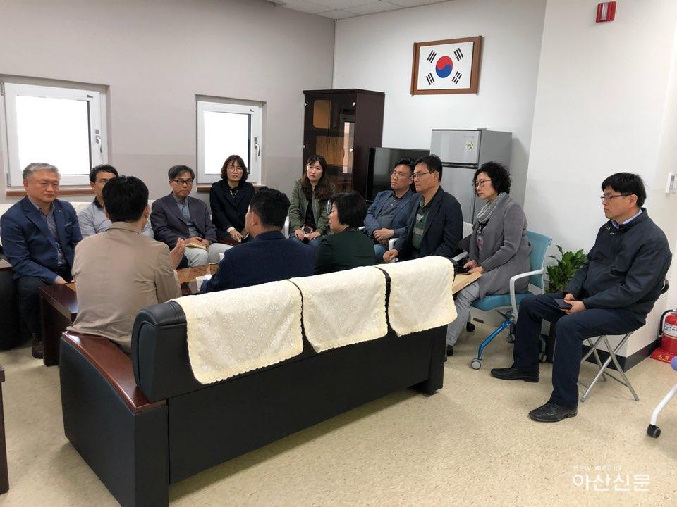 7. 아산시중앙도서관, 전국에서 줄이은 벤치마킹 - 2번 사진.jpg