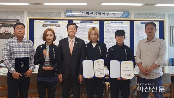 5. 체육육성과, 협회장기 전국남여하키대회 우승 - 2번 사진.jpg