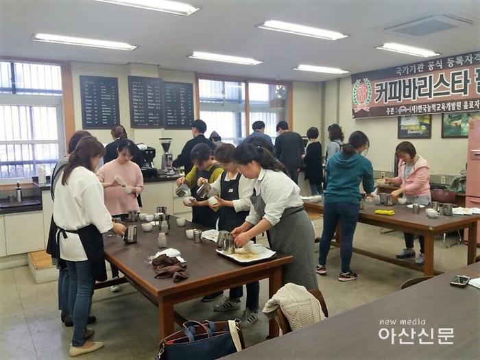 사진 3. 커피바리스타 수업.jpg