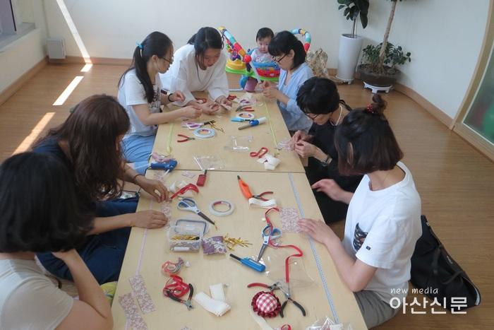 3. 여성가족과, 장난감 나눔 바자회 (리본아트 수업).jpg