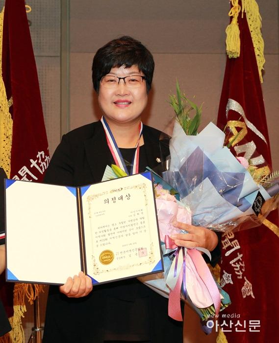 2018.6.29.김희영 의원 수상.jpg