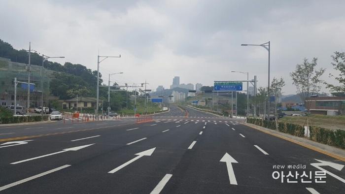 도시재생과, 아산신도시 해제지역 연계교통망 구축사업 동서축도로 개통 - 1번 사진.jpg