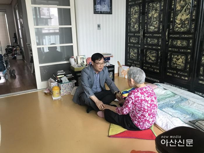 1. 사회복지과, 찾아가는 방문상담(수도사업소장, 사회복지과장) - 1번 사진.jpg