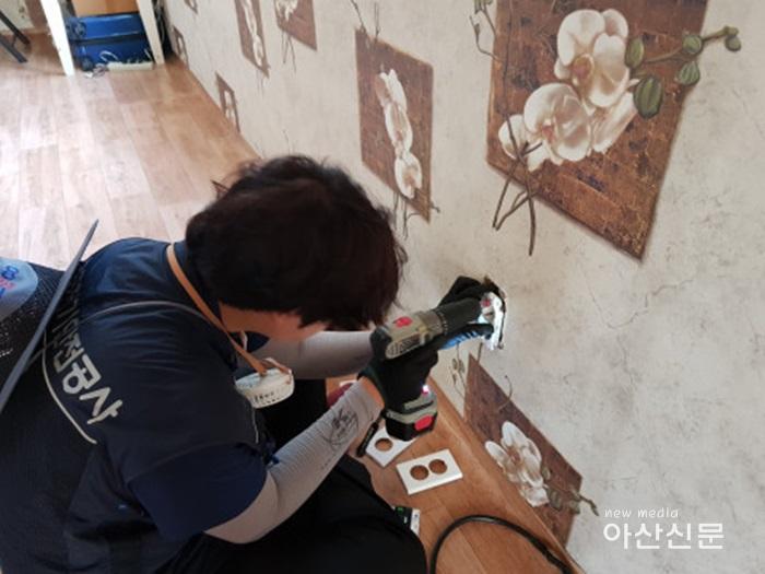 4. 한전 천안아산지사, 배방읍 휴대1,2리 전기안전점검.jpg