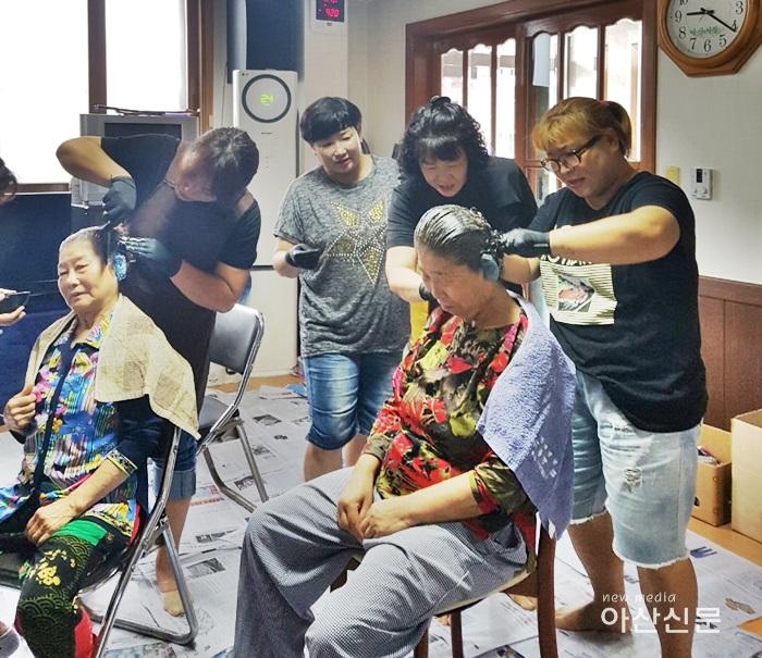 1. 온양5동 행복키움, 이팔청춘 염색봉사 - 2번 사진.jpg