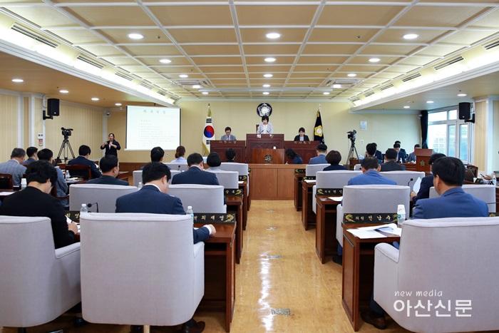 제206회 정례회 제1차 본회의.JPG