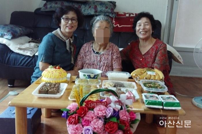 3. 삼육희망나눔봉사회, 독거노인 가정에 사랑나눔 봉사 및 재능기부 (생신잔치).jpg