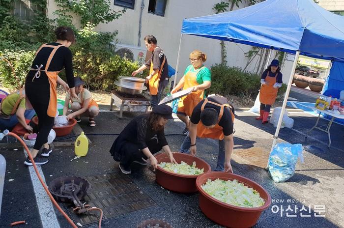 5. 온양5동 행복키움, 추석맞이 밑반찬 전달 - 2번 사진.jpg