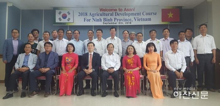 2. 자치행정과, 2018 베트남 닌빈성 농업연수사업 입교식.jpg