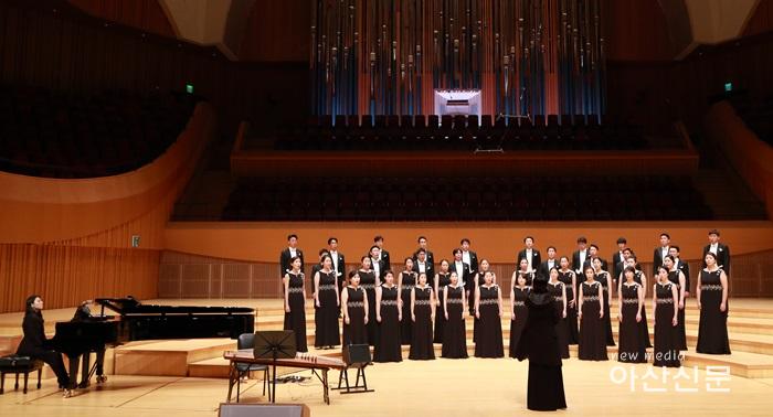 2. 아산시립합창단, 2018한국합창대제전 공연.jpg