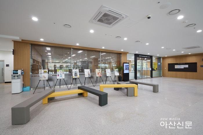 4. 천안아산상생협력센터 관리조합, 개관기념  (내부 - 도서관).jpg