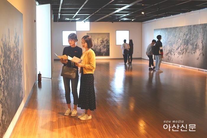 크기변환_김상열 초대전이 열리고 있는 호서대 갤러리.jpg