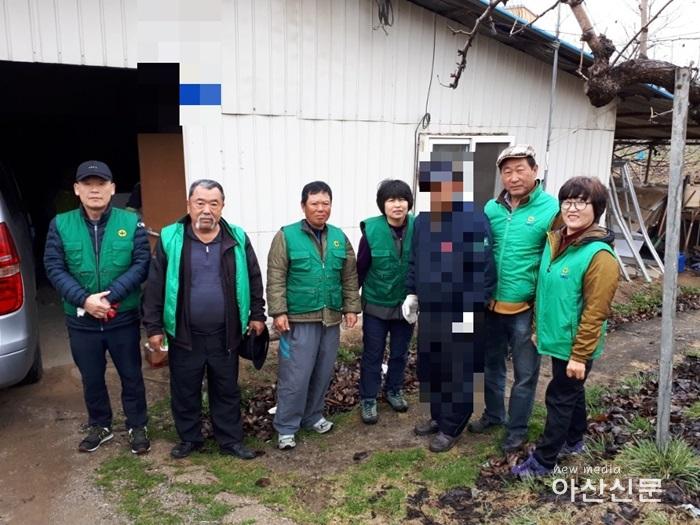 4. 음봉면 새마을협의회, 사랑의집 고쳐주기 - 2번 사진.jpg