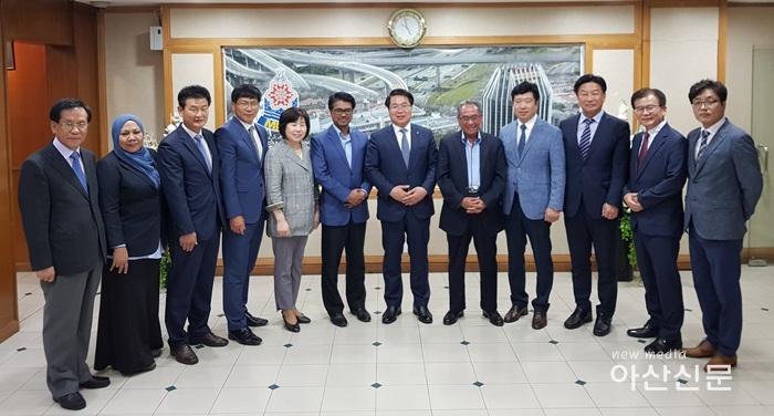 자치행정과, 자매도시 순방후 13일 귀국 - 2번 사진 (페탈링자야시 방문).jpg