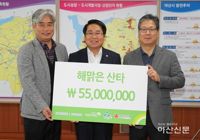 2. 코닝정밀소재, 해맑은산타 전달식.jpg