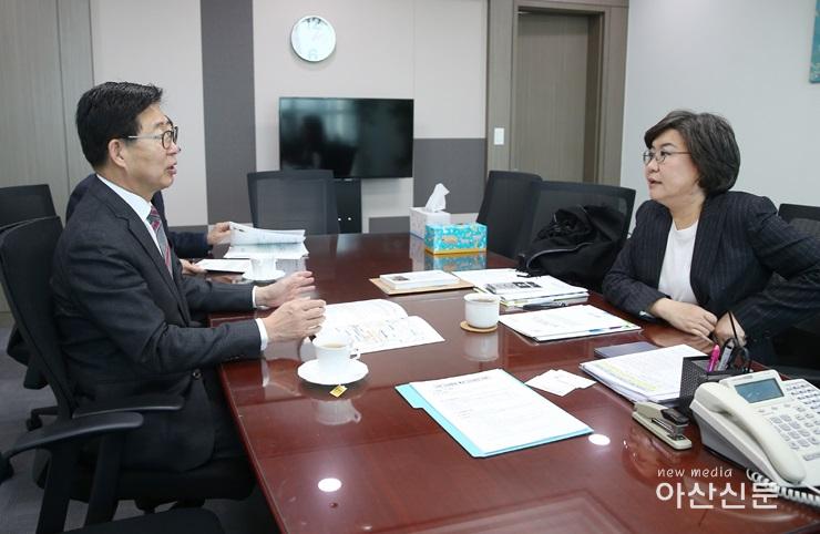 181122_국비확보국회방문 (3)_(좌)양승조 충남도지사, (우)이혜훈 국회의원.jpg