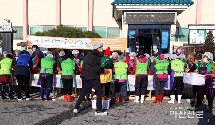 6. 2018.음봉면 김장담그기 행사 사진.jpg