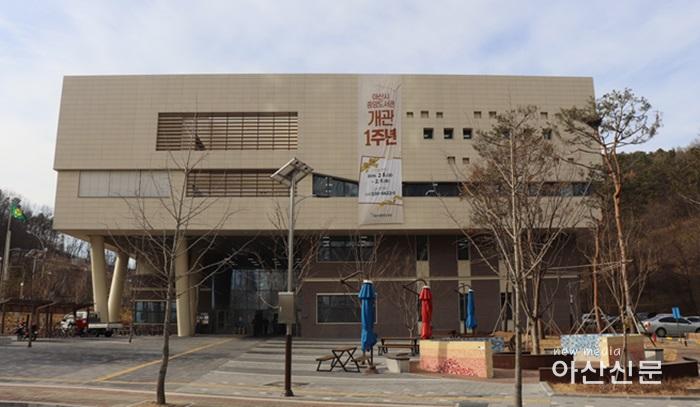 3. 중앙도서관 전경.jpg