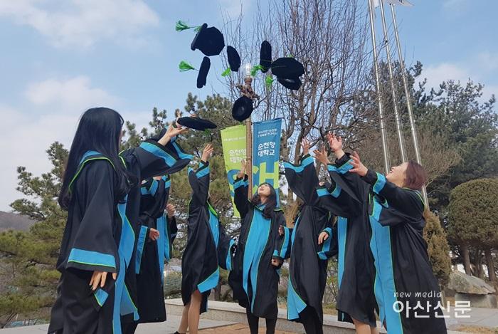 순천향대학교 학위수여식 이미지 사진(2019년 2월).jpg