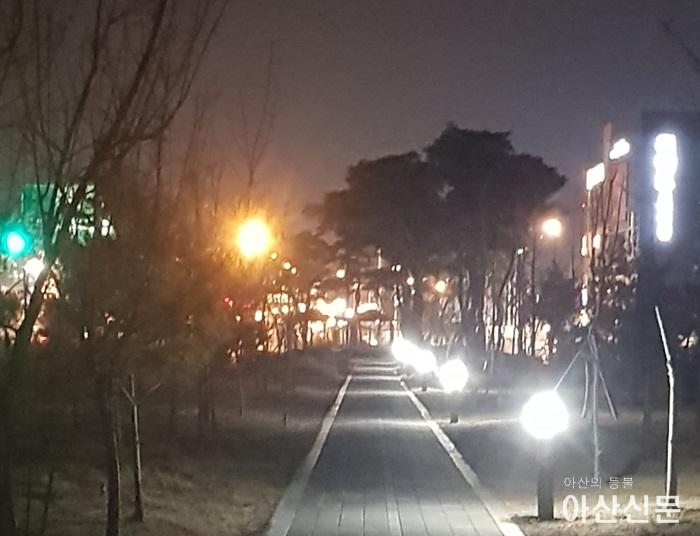 7. 배방 공원 조명등.jpg