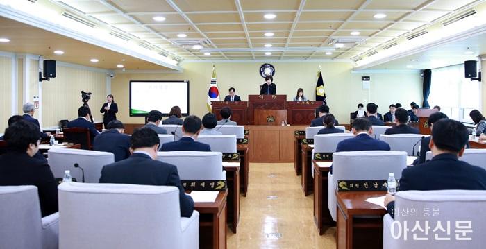 제211회 임시회 제1차 본회의 개회장면.JPG