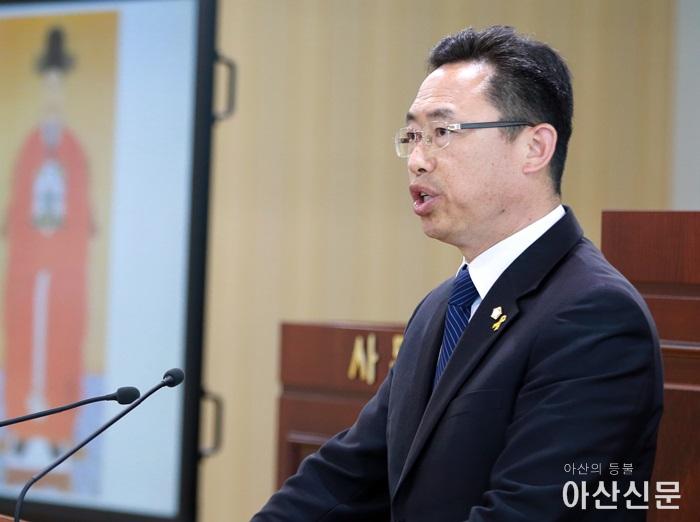 홍성표 의원이 제211회 임시회 본회의장에서 일제잔재 청산에 적극 나서기를 당부하는 5분발언을 하고 있다..JPG