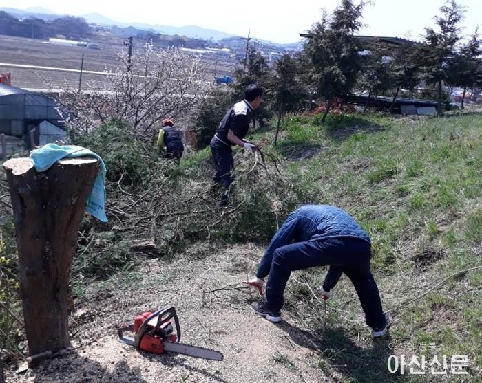 2. 읍내자율방범대 봉사를 하고 있는 모습.jpg