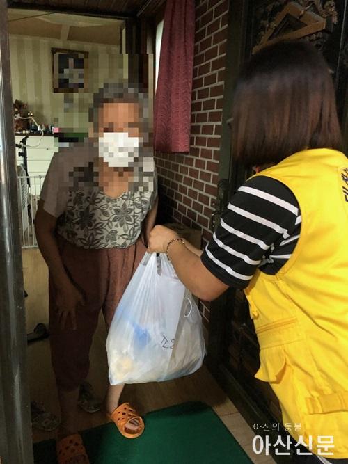 9. 둔포 적십자봉사회, 우리 이웃 방문의 날 운영.jpg