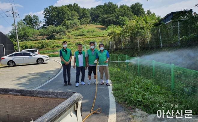 10. 온양4동 새마을지도자협의회, 요양원 방역 봉사활동 실시.jpg