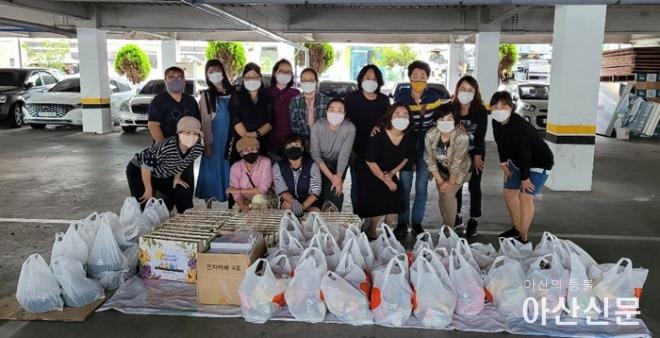 3. 온양5동 여성자원봉사단, 저소득층에 추석맞이 물품 나눔 행사.jpg