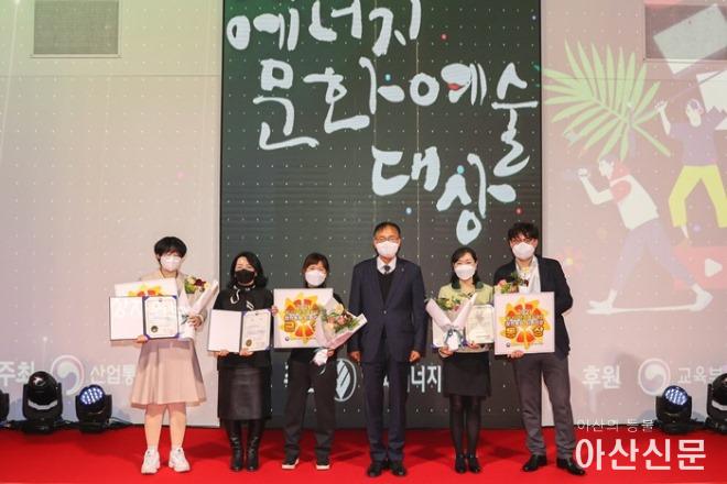 수상자 기념촬영.jpg