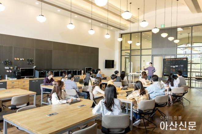 [크기변환]사진 3. 디지털 교육 혁신을 위한 선문대 I-Lab 강의실#2.jpg