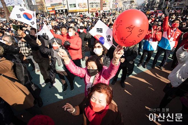 0303_윤석열 기자수첩_02.jpg
