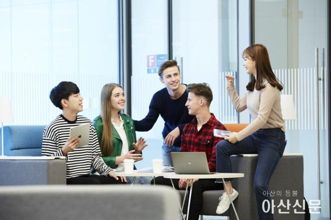 사진 1. 선문대 재학생과 유학생.jpg