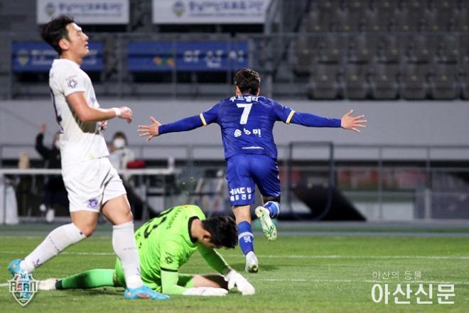 9.16. ‘PO 못 놓친다’ 충남아산FC, 안양 상대로 5위 탈환 나선다.jpg