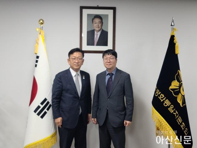 석동현사무처장과 함께기념사진.jpg