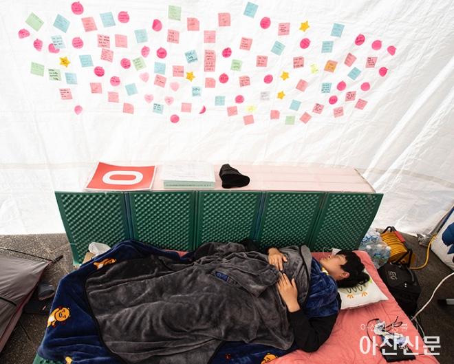 0523_김희영 의장 농성장_02.jpg