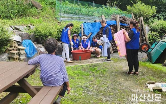 4. 송악면 바르게살기운동협의회, 사랑의 이불 빨래 봉사 펼쳐.jpg