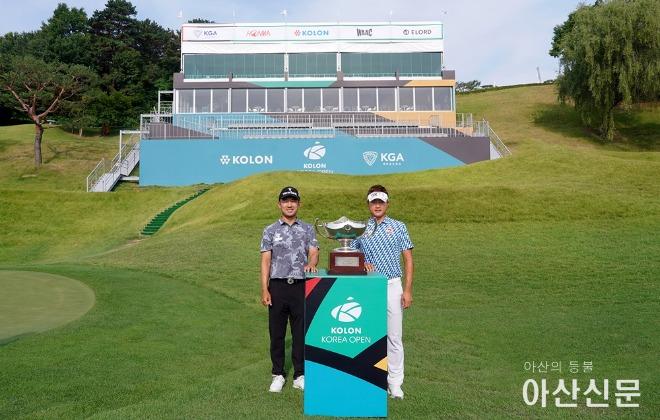 사진3. 디펜딩 챔피언 한승수(왼쪽)와 이태희 [사진=코오롱 한국오픈 조직위].JPG