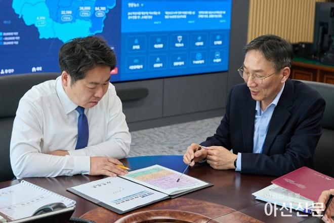 1. 오세현 아산시장, '탕정2고 조기 개교' 안건 취임 1호 결재 (3).jpg