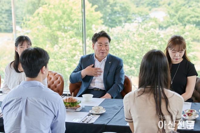 2. ‘소통데이’ 첫걸음… 오세현 아산시장, MZ 공무원들과 브런치 소통 (1).jpg